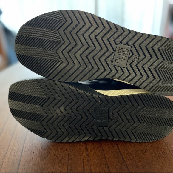 Time Tru WTR Puff with drw string Bootie - Picture 5 of 8